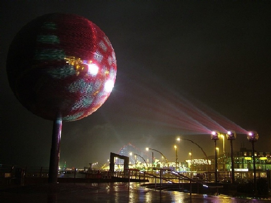 blackpool mirrorglobe.jpg